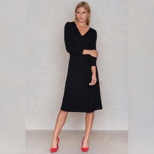 NWT FilippaK Vneck Classic Little Black Dress